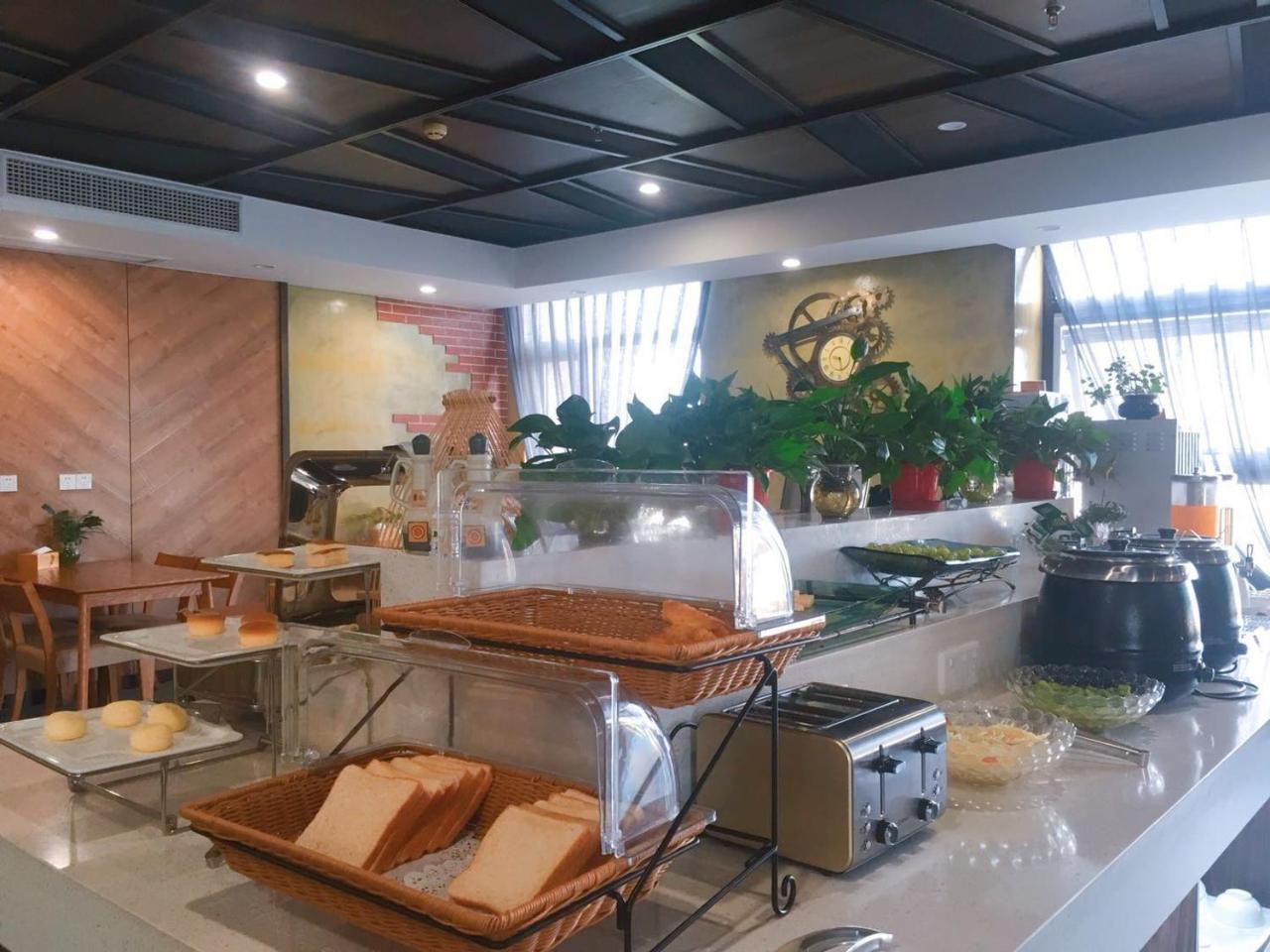 Nostalgia Hotel Near Tianjin Polar Ocean Word- Tianjin Fonte Joy World, 10 Minutes Drive Away From Tianjin Tanggu High-Speed Railway Station, Free Ice-Cream, Mineral Water, Snacks And Laundry Service, English Communication Well מראה חיצוני תמונה