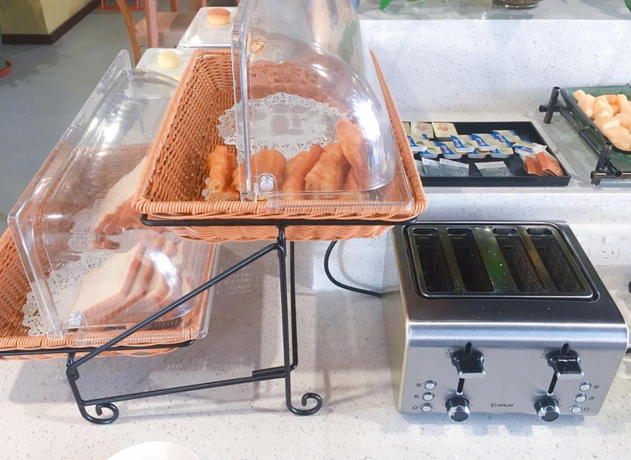 Nostalgia Hotel Near Tianjin Polar Ocean Word- Tianjin Fonte Joy World, 10 Minutes Drive Away From Tianjin Tanggu High-Speed Railway Station, Free Ice-Cream, Mineral Water, Snacks And Laundry Service, English Communication Well מראה חיצוני תמונה